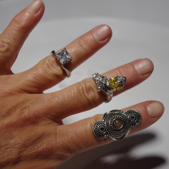 Jewelry - Costume ring set/lot. Size 7 1/2.